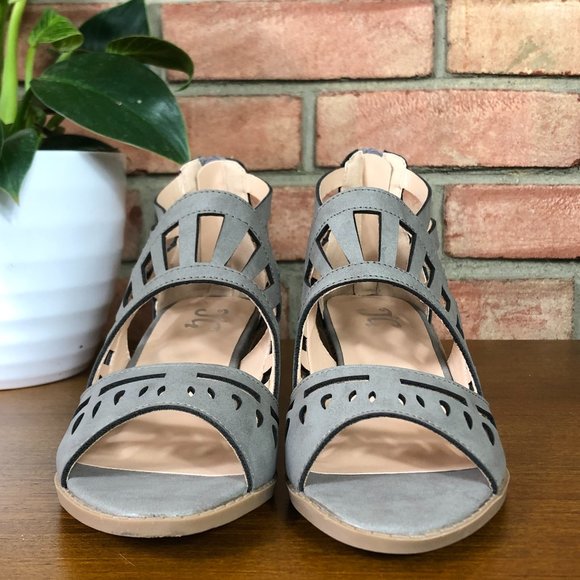 New Journee Collection Dexy Laser Cut Sandal - Picture 2 of 10